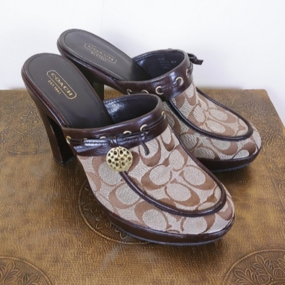 EUC Size 9 Coach heels